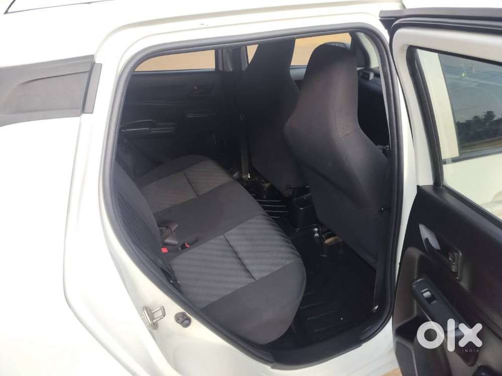 Maruti Suzuki Swift Vvt Lxi, 2021, Petrol