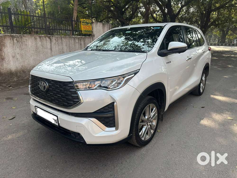 Toyota Innova Hycross