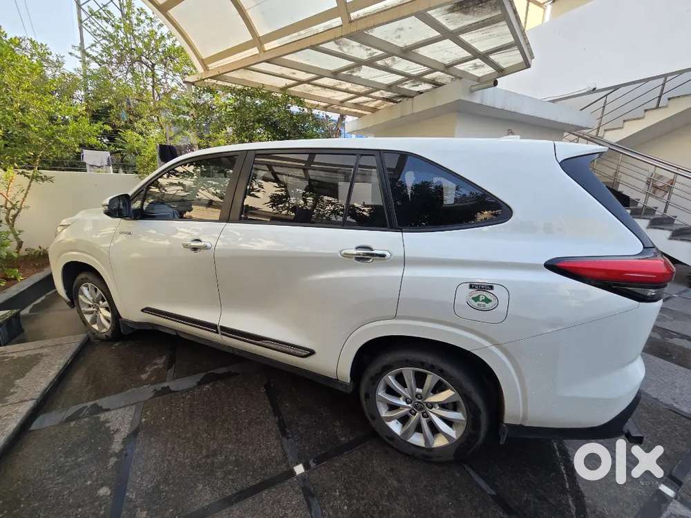 Toyota Innova Hycross 2024
