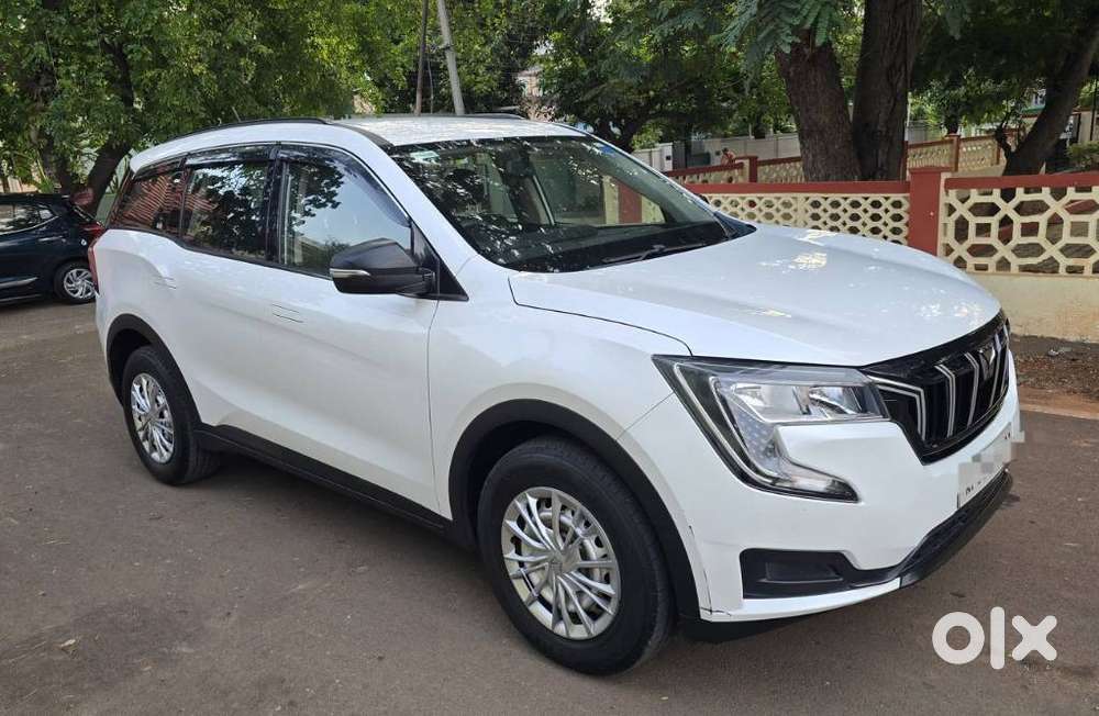 Mahindra Xuv700 Mx Petrol Mt 5 Str (e), 2022, Petrol