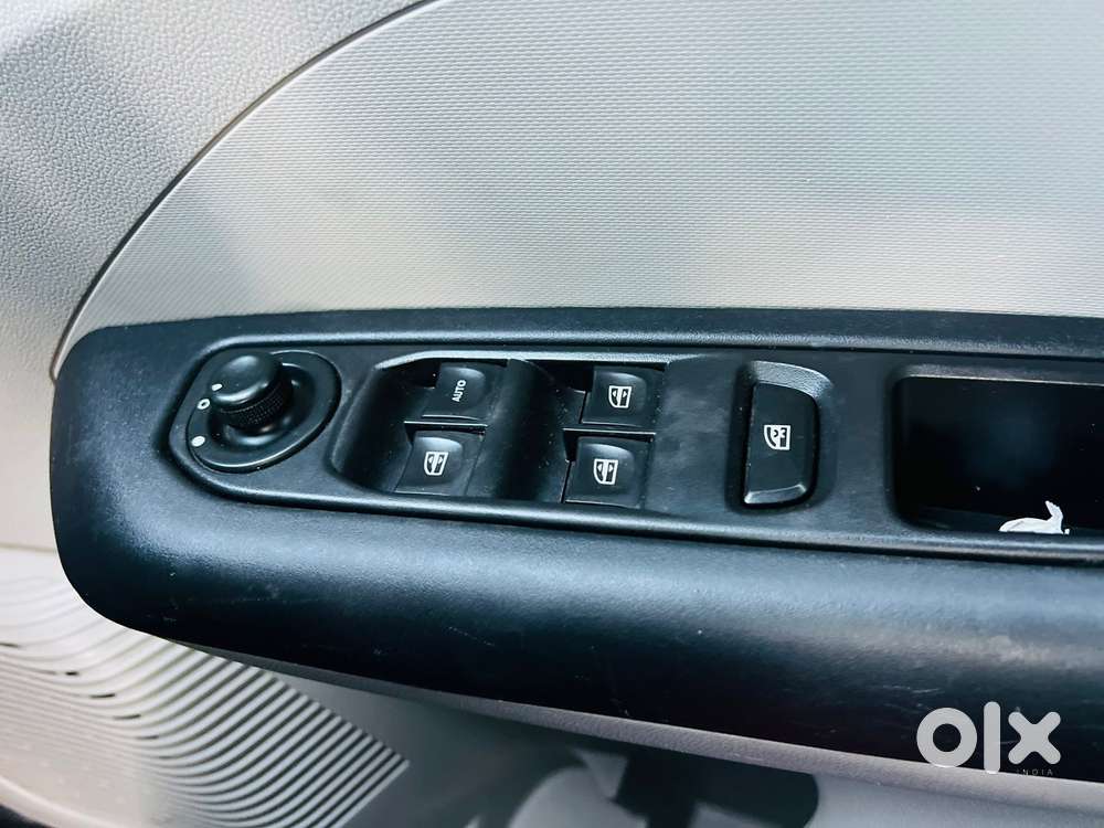 Renault Triber, 2022, Petrol
