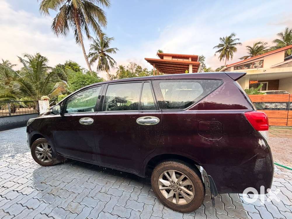 Toyota Innova Crysta 2.4gx Mt 8 Str - 2016 | First Owner