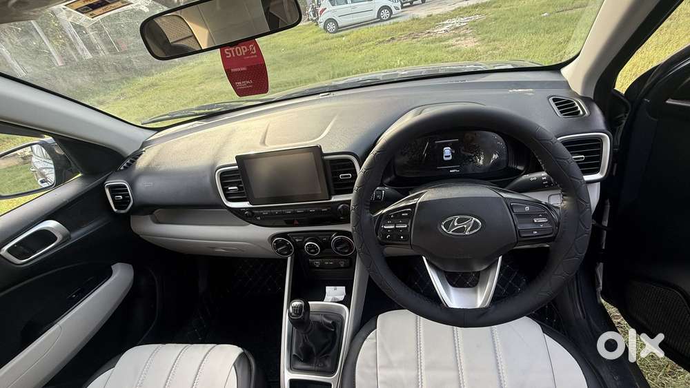 Hyundai Venue 1.2 S (o), 2022, Petrol