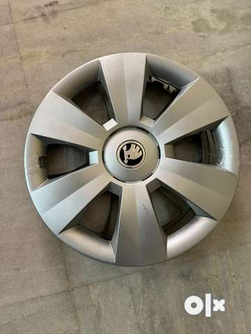 Skoda rapid deals wheel cap