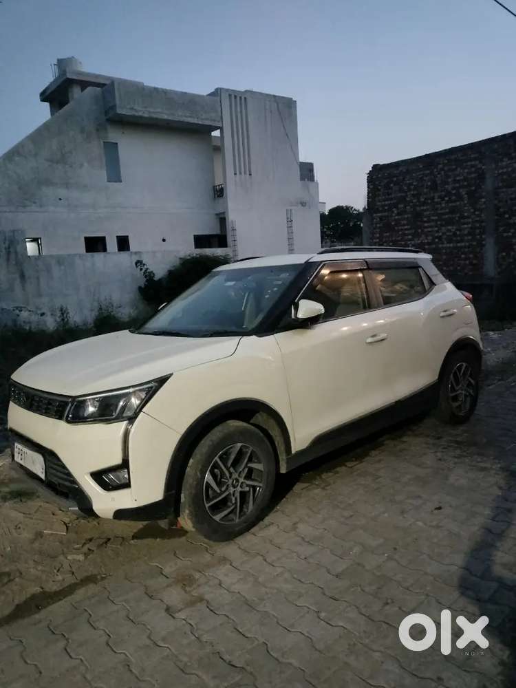 Mahindra Xuv300 Turbosport 2023 Diesel 40000 Km Driven With Sunroof.