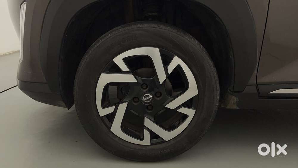 Nissan Magnite 1.0 Xv Premium, 2021, Petrol