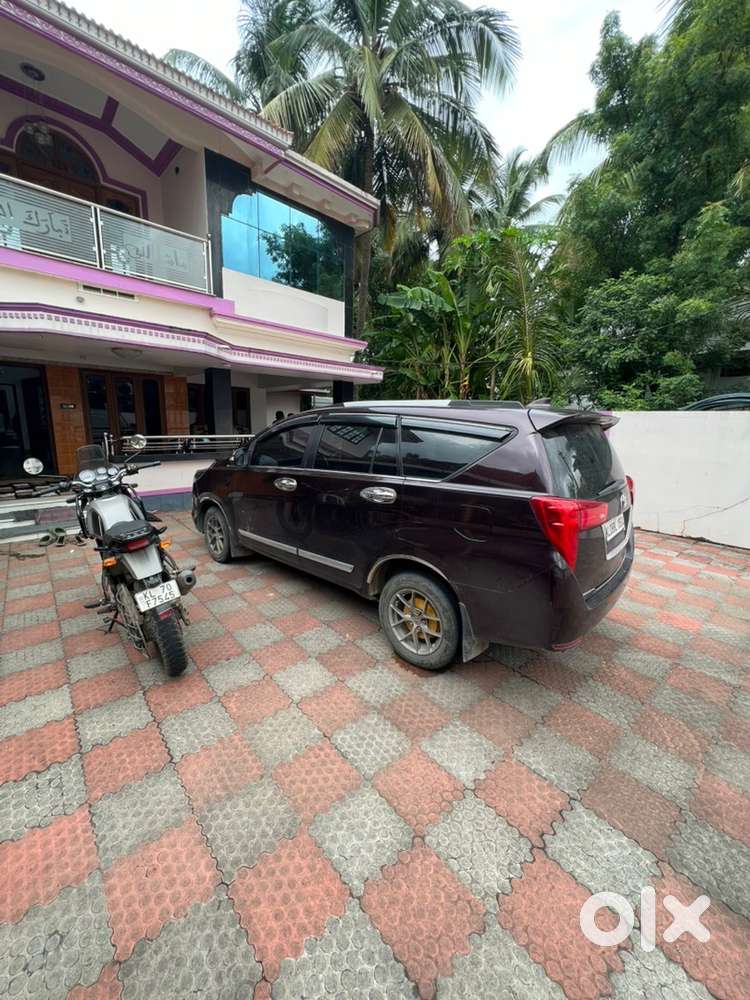 Toyota Innova Crysta 2.4 V 2016-17  Good Condition