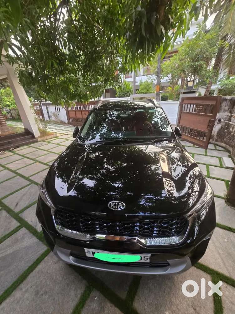 Alloy Wheels 
Sunroof 
Ceramic Coating 
Showroom Service