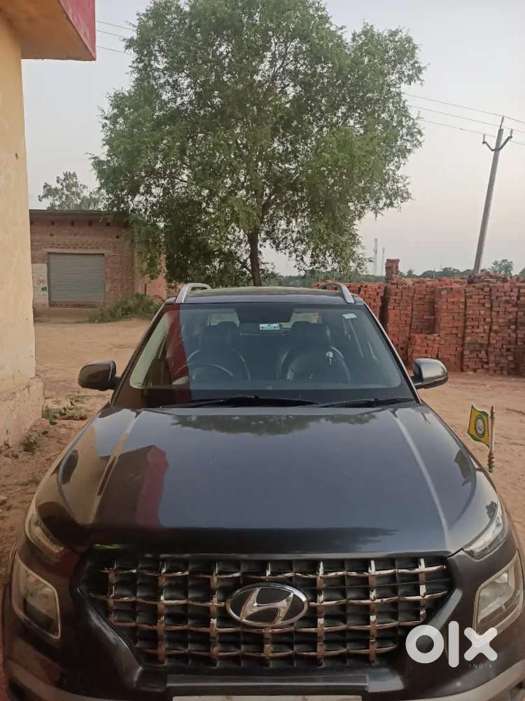 Hyundai New Venue 2022 Petrol Well Maintained