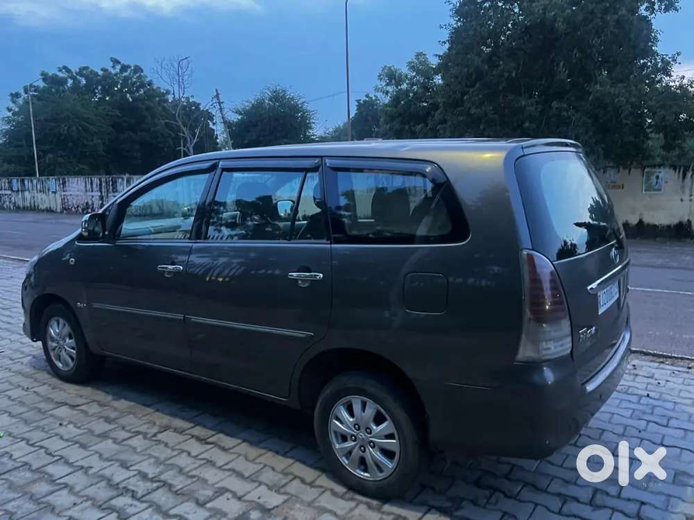 Toyota Innova 2011 Diesel 378000 Km Driven