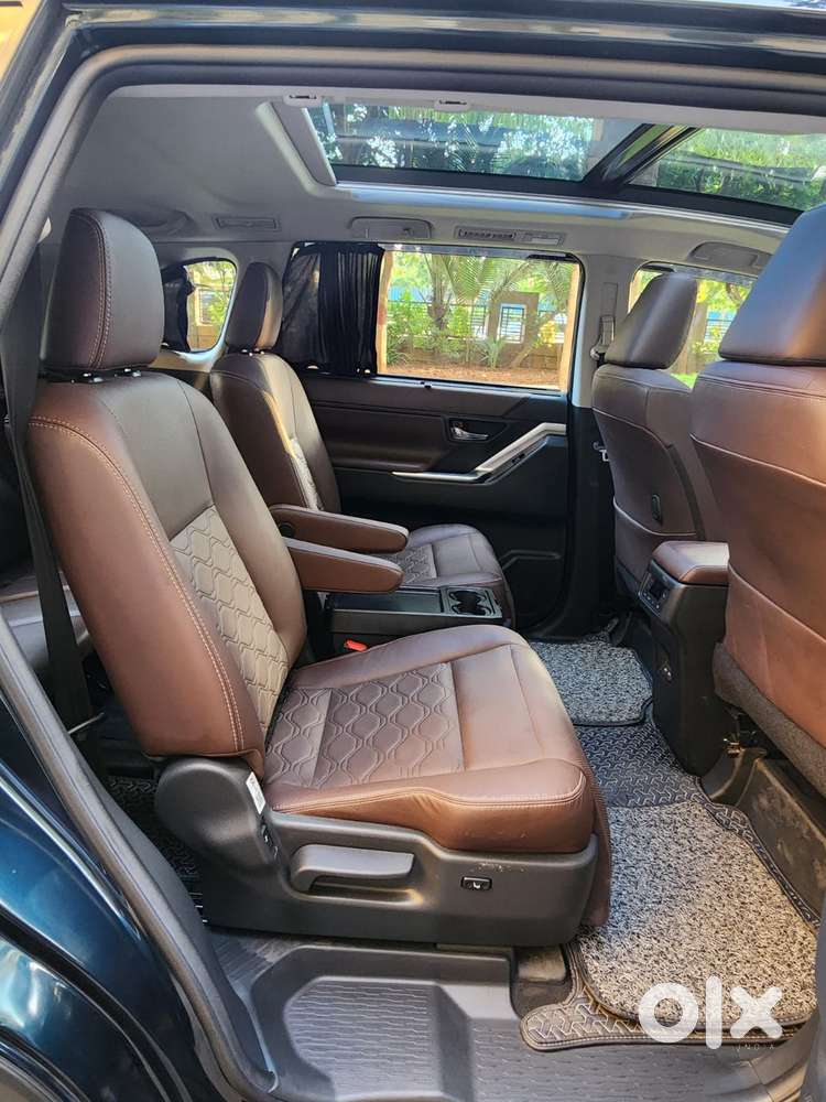 Toyota Innova Hycross 2.0 Zx Hybrid 7 Str, 2025, Petrol