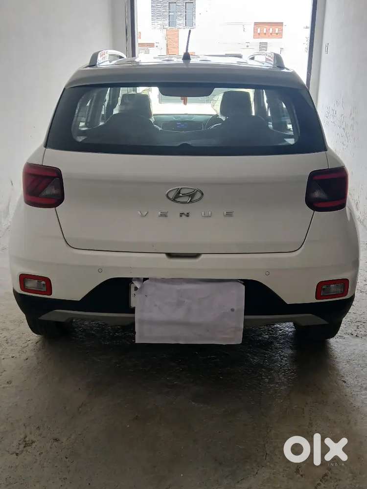 Hyundai Venue 2021 Petrol 21770 Km Driven
