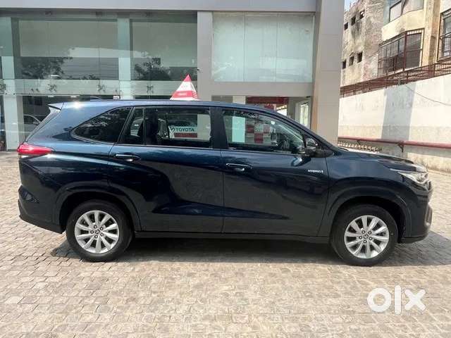 Toyota Innova Hycross 2.0 Vx Hybrid 7 Str, 2023, Petrol