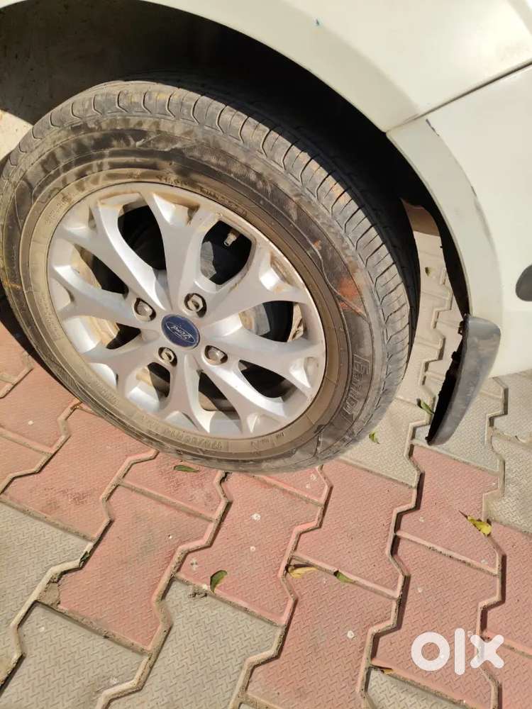 Ford Figo Titanium 2013 Petrol