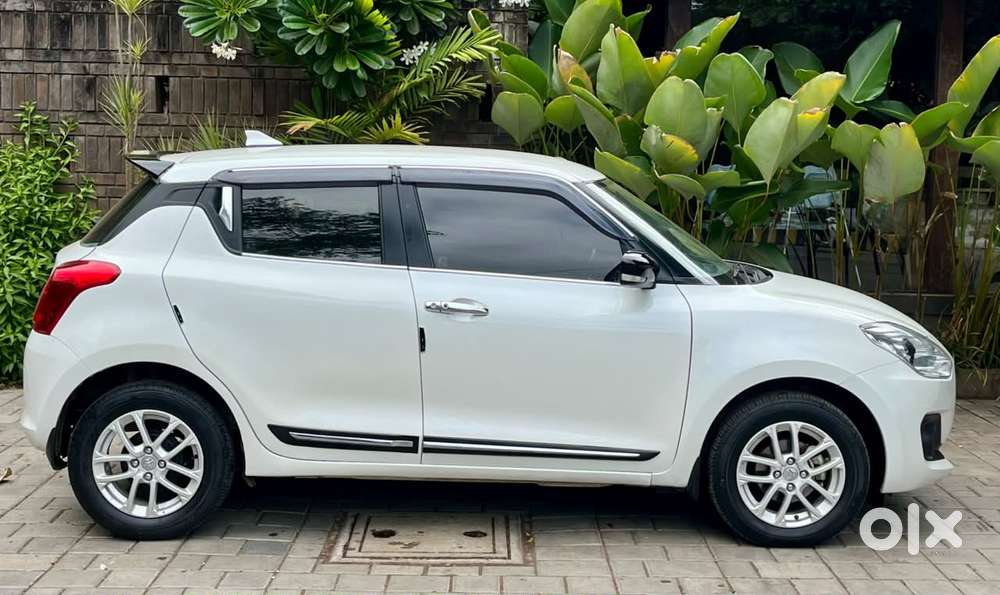 Maruti Suzuki Swift 1.3 Zxi, 2023, Petrol