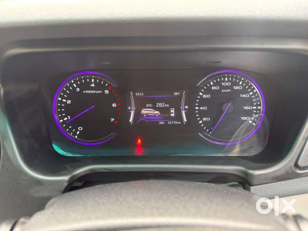 Mahindra Marazzo M8, 2019, Diesel