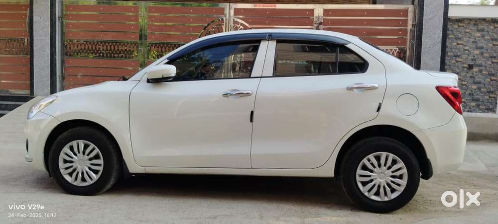 Maruti Suzuki Dzire Vdi Amt, 2017, Diesel