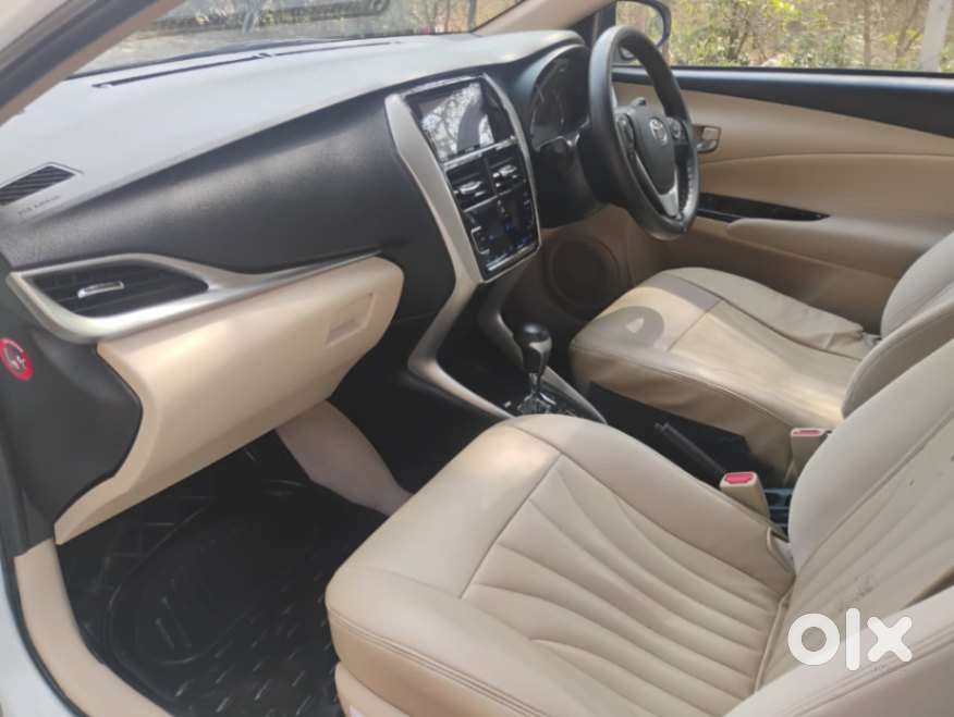 Toyota Yaris V Cvt, 2019, Petrol