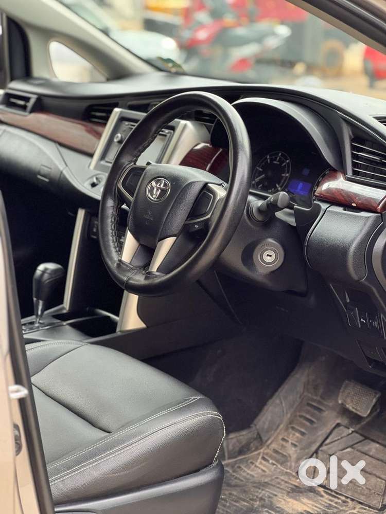 Toyota Innova Crysta Diesel 2.8 G 2016