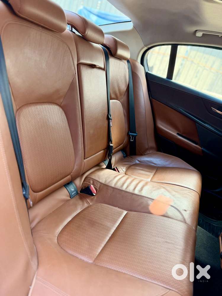 Jaguar Xe Portfolio, 2017, Petrol