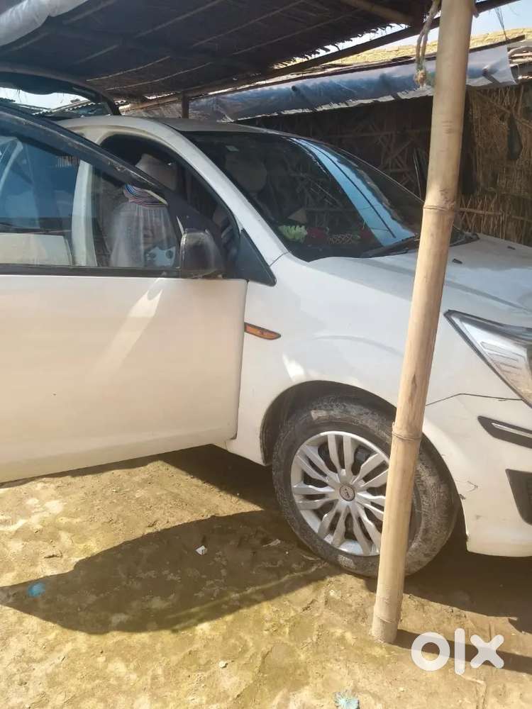 Ford Figo Petrol Lxi 2014 Year