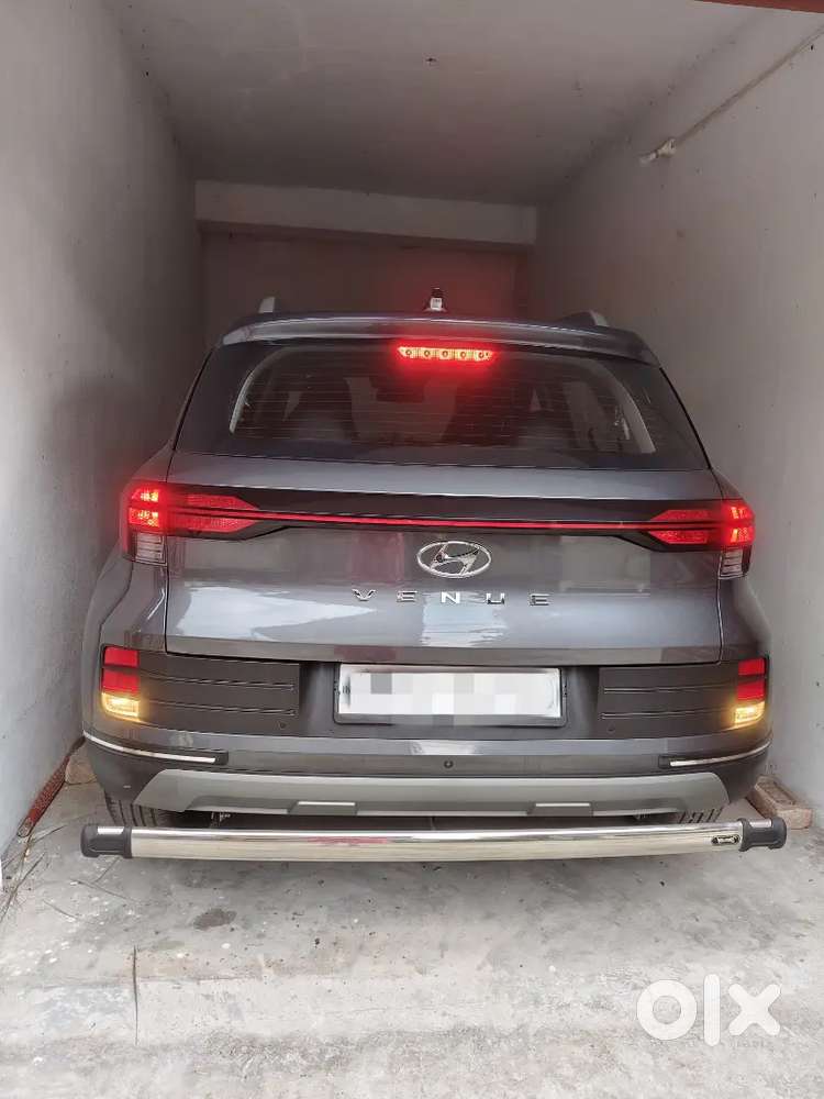 Hyundai Venue 1.2 Kappa Mt S (2023 Model) (only 4800 Km Driven)