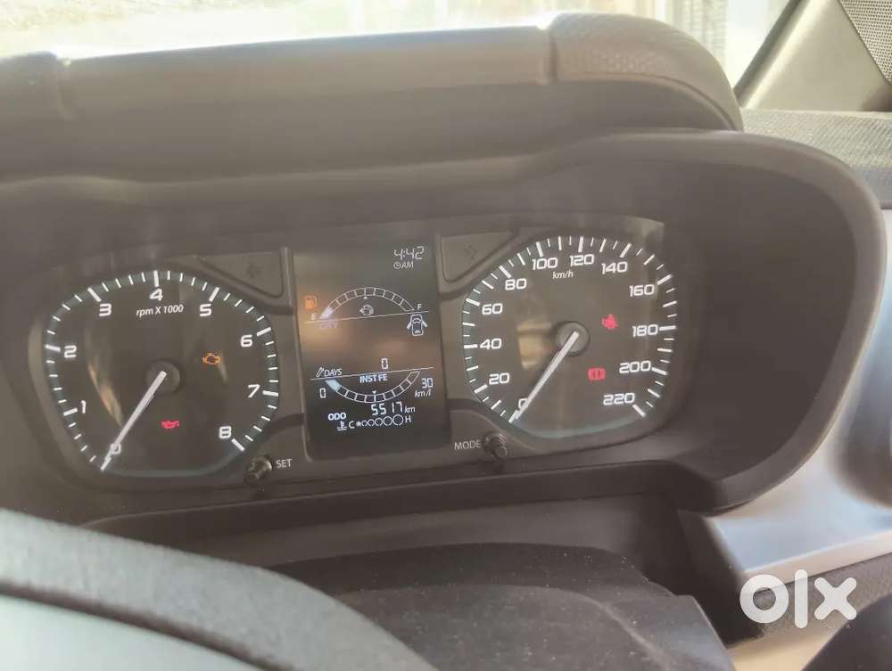 2022 Tata Altroz Xe Petrol With Alloy Wheel