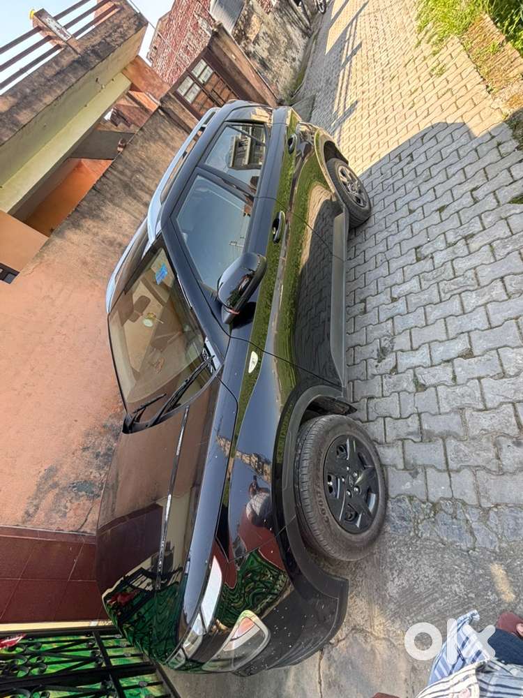 Hyundai Venue 2024 Petrol 18000 Km Driven