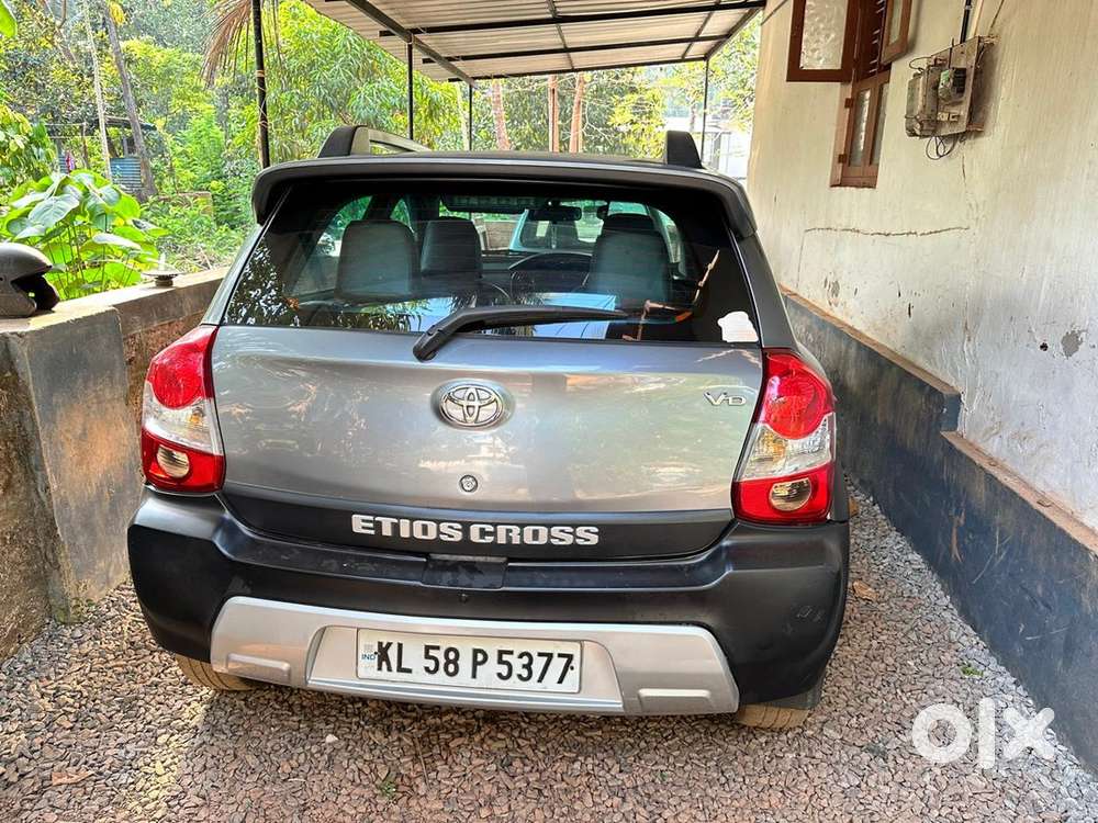 Toyota Etios Cross 2015