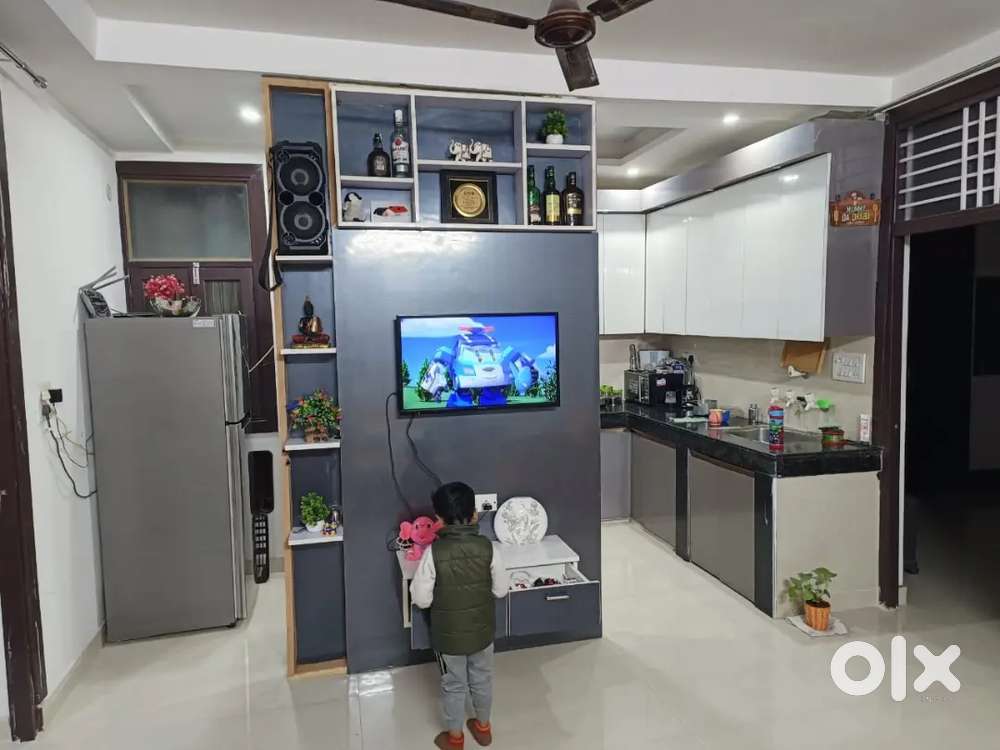 3 BHK Semi Furnished Flat Rent with Car Parking & Geyser in Dwarka Mor