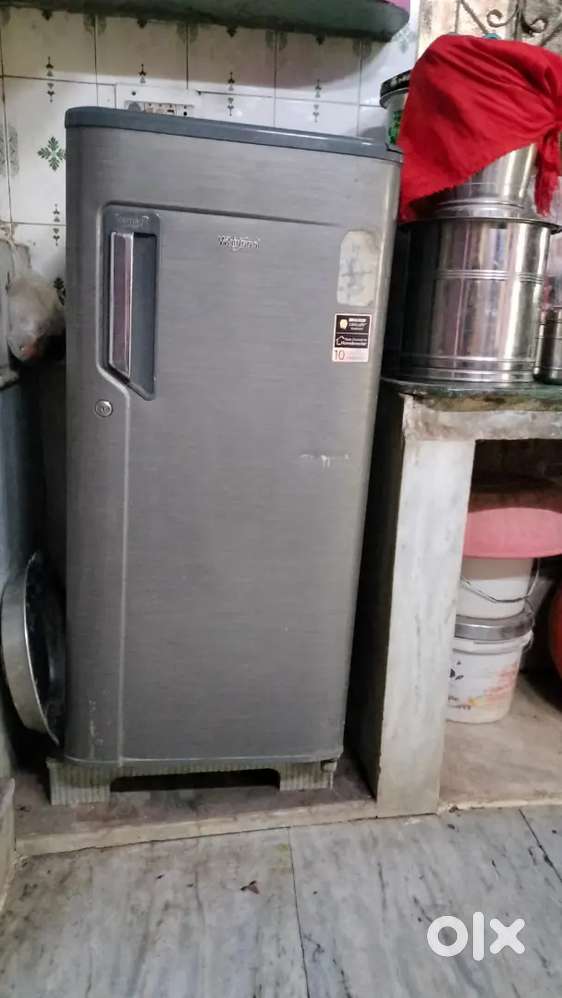 refrigerator 2022 baying (4 year ego) new condition no damage.and cont