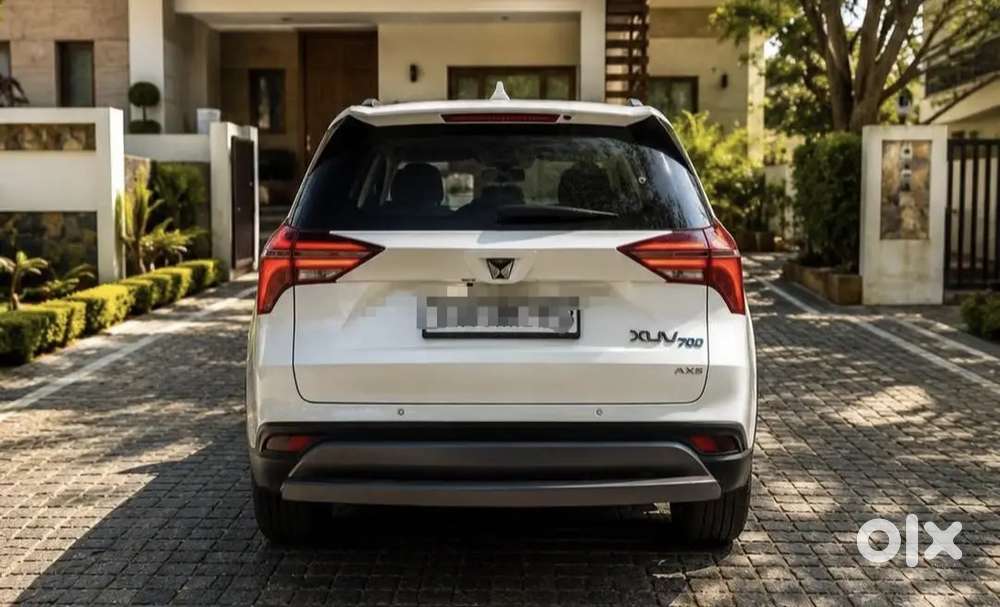 Mahindra Xuv700 Ax5 7str  Diesel Manual 2025 1st Owner