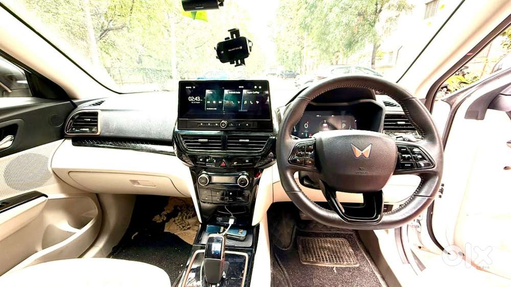 Mahindra Xuv400 Ev 2025 Electric 25000 Km Driven