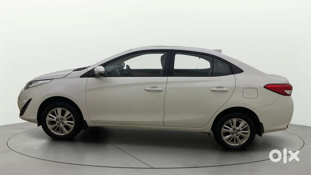 Toyota Yaris V Cvt, 2019, Petrol