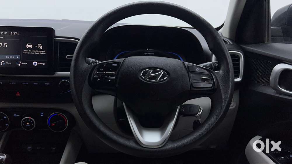 Hyundai Venue 1.2 S (o), 2024, Petrol