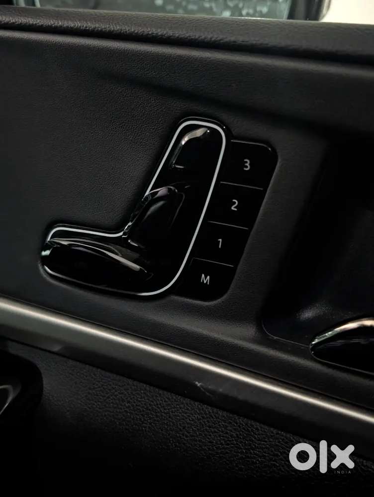 Mahindra Xuv700 2025 Diesel 7 Str Panaromic Sunroof Ventilated Seats