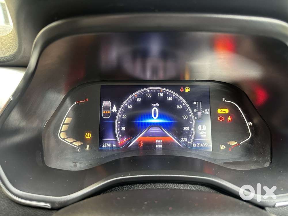 Renault Triber Rxz, 2025, Petrol