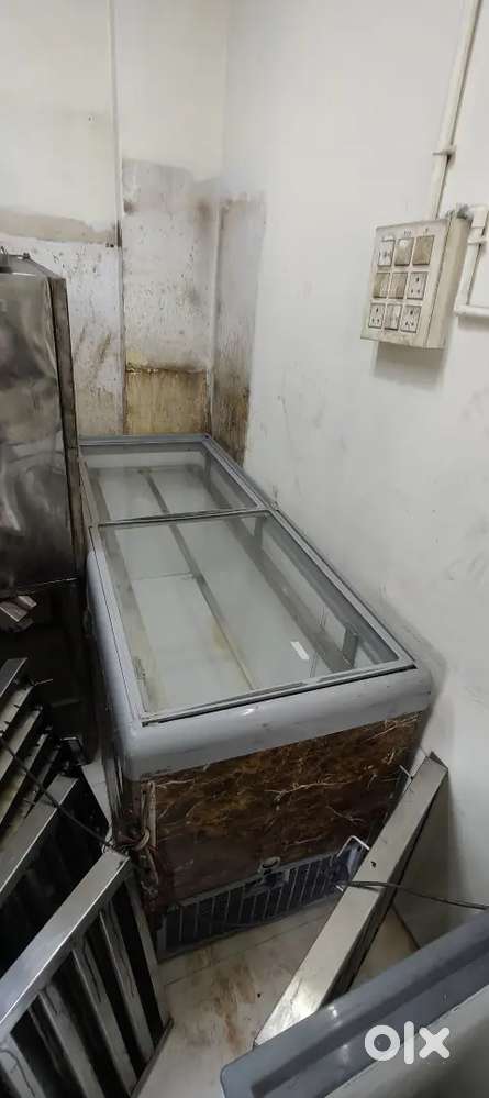 Deep chest freezer