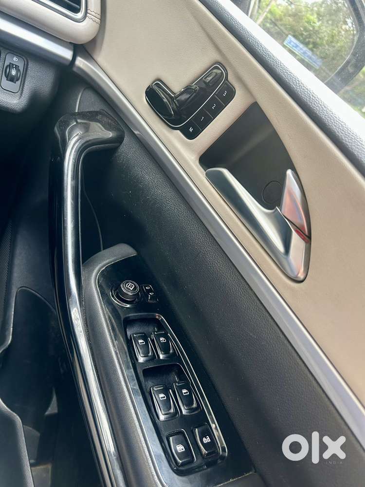 Mahindra Xuv700 2.0 Ax 7 Petrol At Luxury Pack Str, 2022, Petrol