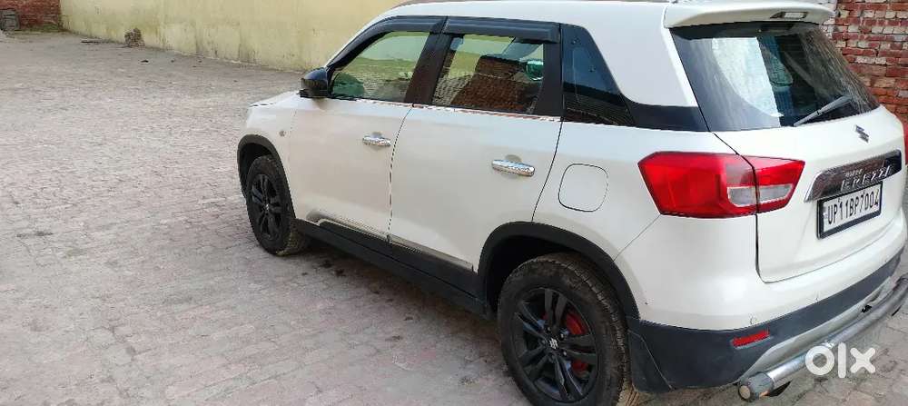 Maruti Brezza Car White