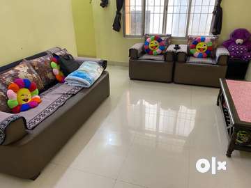 Old sofa set 2024 on olx