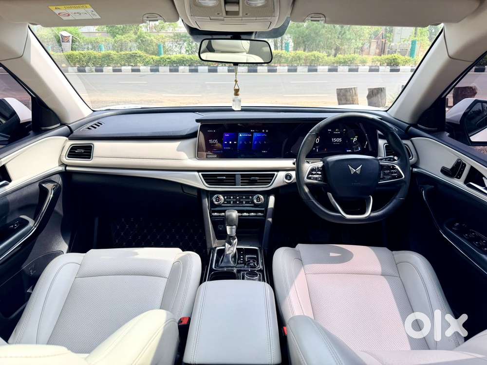 Mahindra Xuv700 2.2 Ax 7 Diesel At Luxury Pack Str, 2023, Diesel