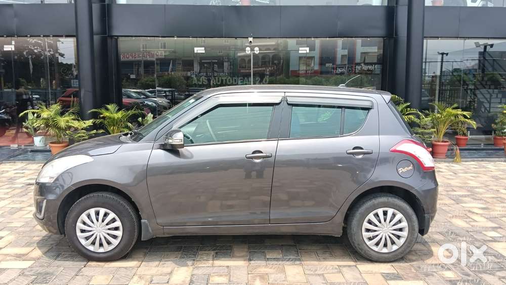 Maruti Suzuki Swift Vxi + Manual, 2017, Petrol