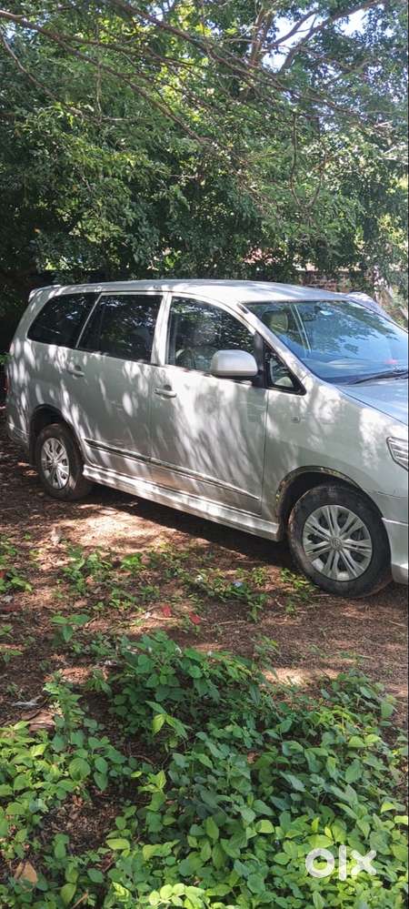 Innova 25g Diesel,silver