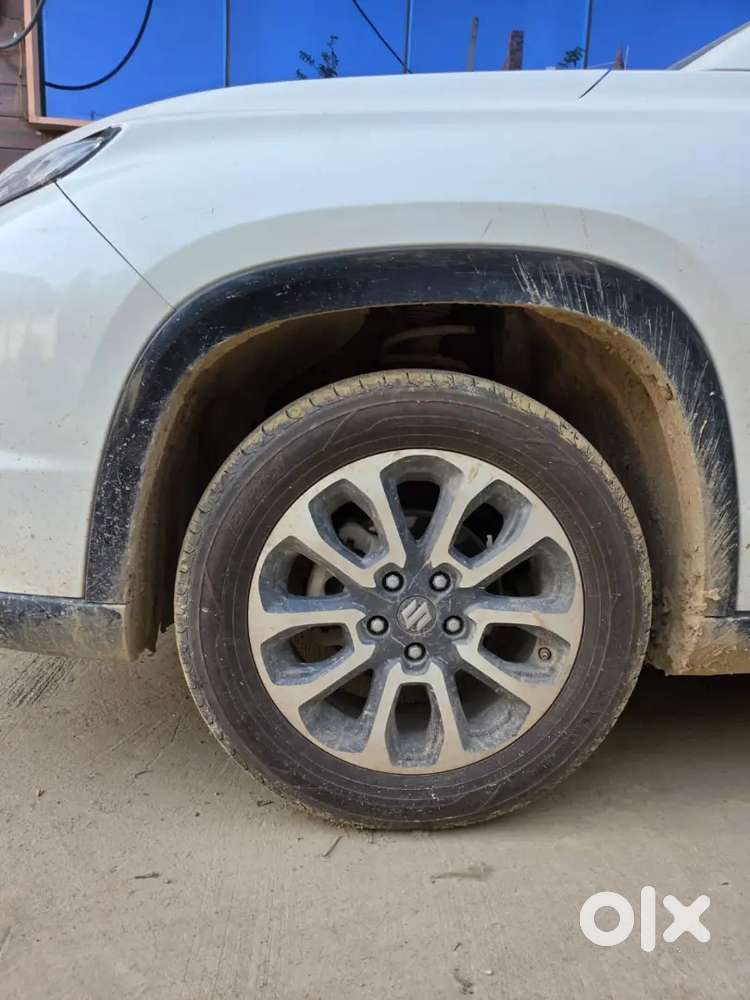 Grand Vitara Strong Hybrid, Sunroof, Top Model Very Good Condition.