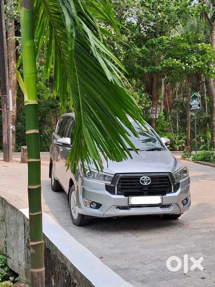 1st Owner  Toyota Innova Crysta V 2.4 2016