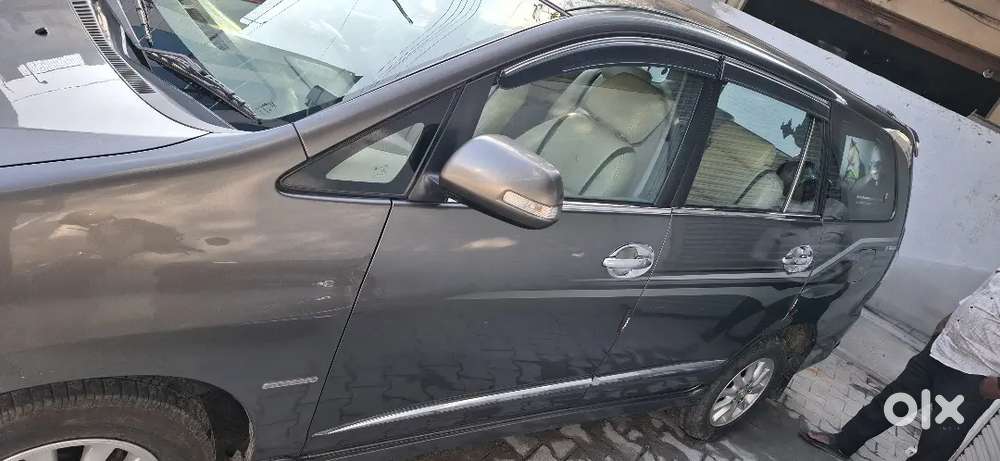 Toyota Innova 2014 Diesel 75000 Km Driven