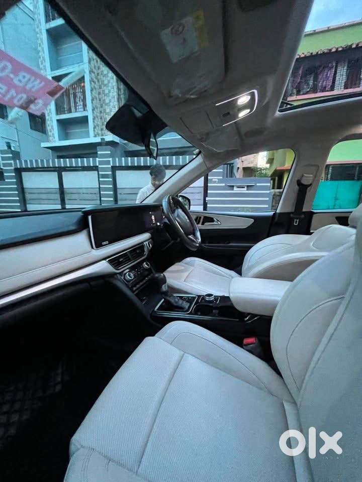 Mahindra Xuv700 2.2 Ax 7 Diesel At Luxury Pack Str, 2026, Diesel