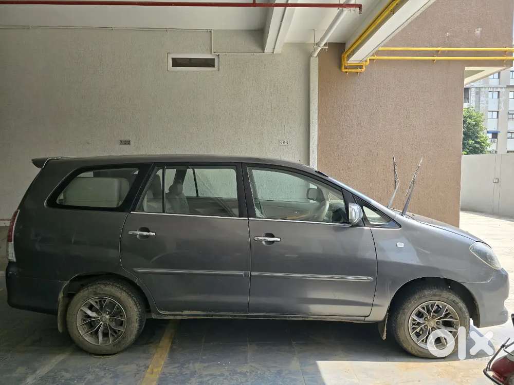 Toyota Innova 2010 Cng & Hybrids 140000 Km Driven