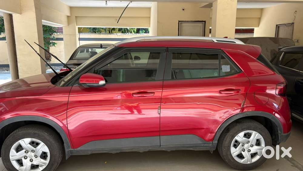 Hyundai Venue 2022 Petrol Well Maintained